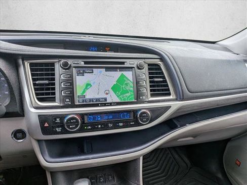 Used 2019 Toyota Highlander Limited AWD/4WD image 10