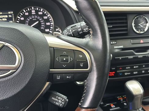 Used 2022 Lexus RX 350L Premium w/ Premium Package image 18