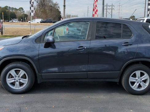 Used 2019 Chevrolet Trax LS w/ Tint and Cruise Package image 5