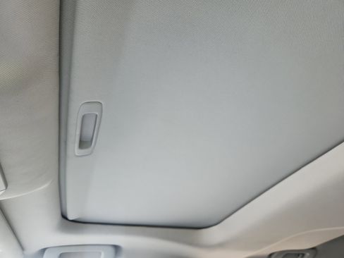 Used 2020 Toyota Highlander XLE AWD/4WD image 24
