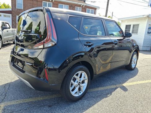 Used 2025 Kia Soul LX w/ LX Technology Package FWD image 5