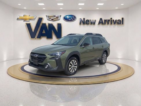 Used 2025 Subaru Outback Premium AWD/4WD image 1