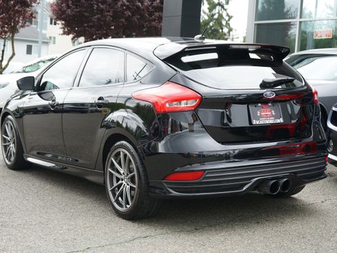 Used 2018 Ford Focus ST FWD image 3
