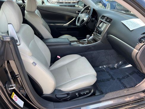 Used 2011 Lexus IS 250C w/ Luxury Pkg RWD image 13