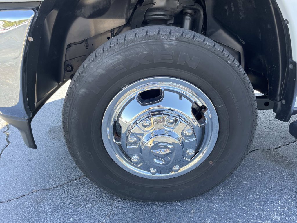 Used 2022 RAM 3500 Tradesman w/ Chrome Appearance Group AWD/4WD image 35