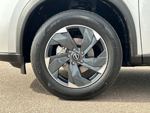 Used 2025 Nissan Rogue SV image 29