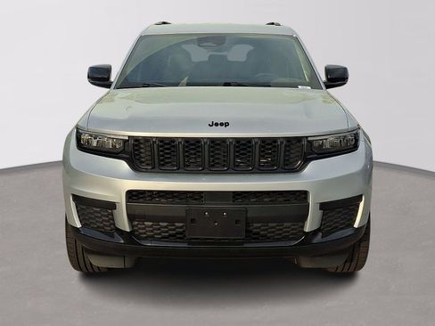 Used 2023 Jeep Grand Cherokee L Altitude image 2