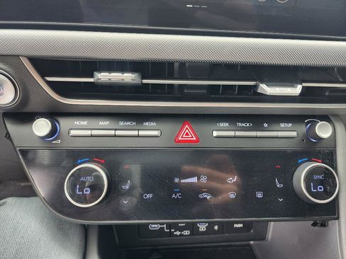Used 2024 Hyundai Sonata SEL w/ Convenience Package FWD image 17