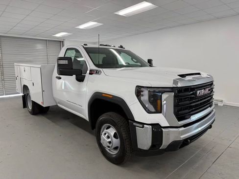 New 2026 GMC Sierra 3500 Pro w/ Convenience Package image 3