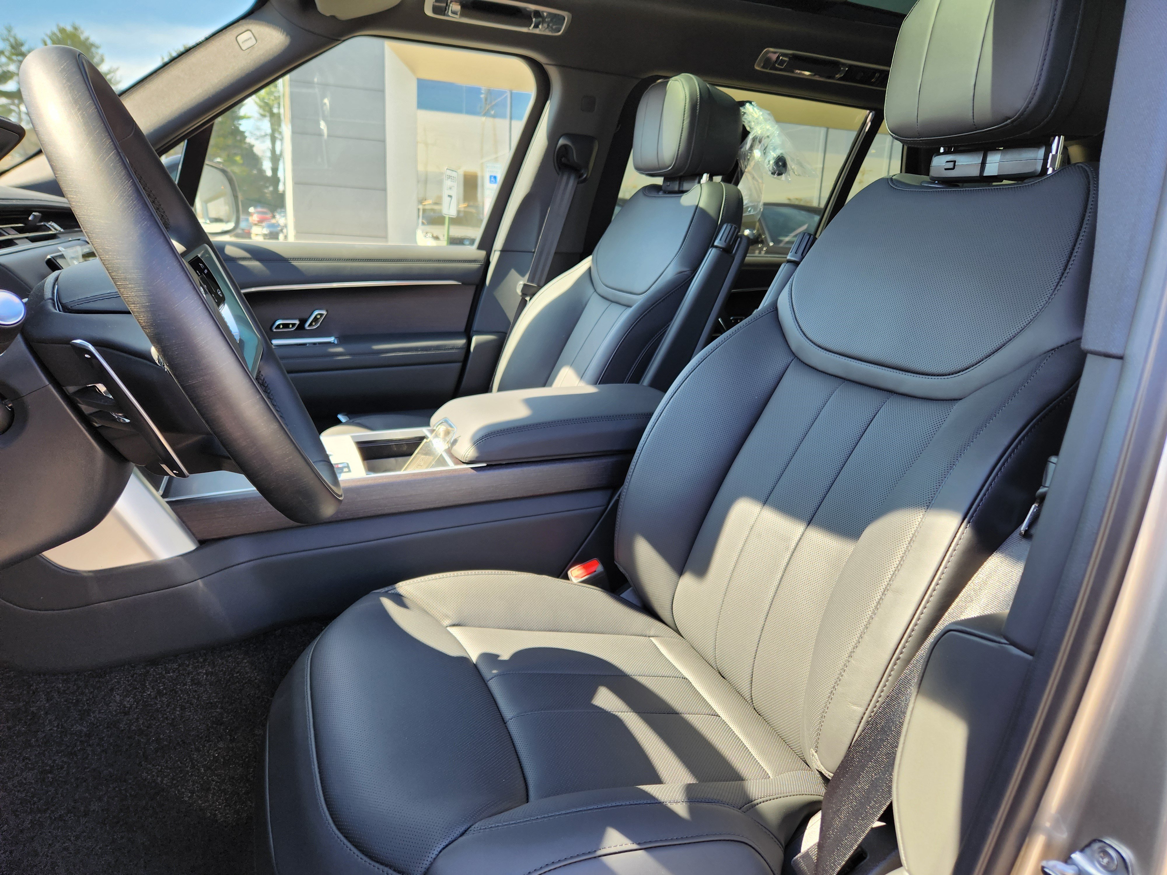 New 2026 Land Rover Range Rover Long Wheelbase SE AWD/4WD image 8