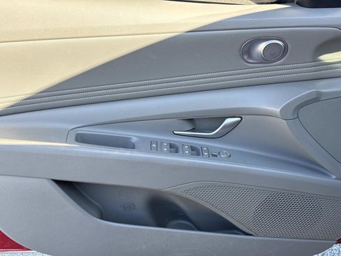 Certified 2023 Hyundai Elantra SEL w/ Convenience Package image 18