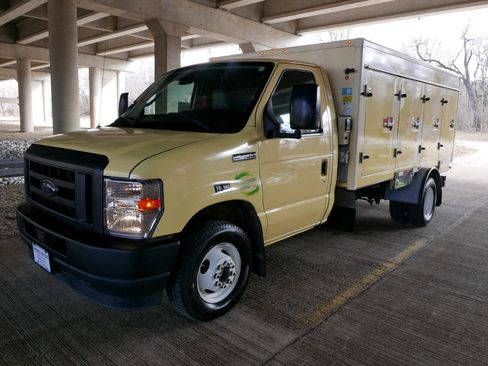 Used 2021 Ford E-450 and Econoline 450 Super Duty image 26