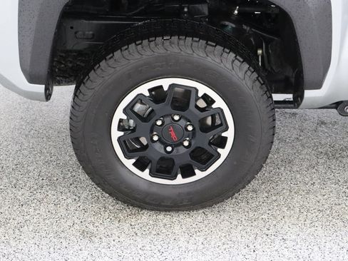 Certified 2025 Toyota Tacoma TRD Off-Road AWD/4WD image 6