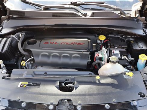 Used 2018 Jeep Compass Latitude w/ Popular Equipment Group FWD image 39