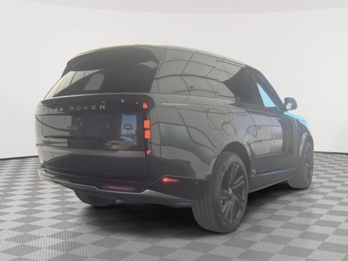 Used 2023 Land Rover Range Rover SE AWD/4WD image 2