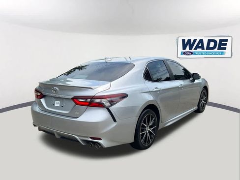Used 2022 Toyota Camry SE FWD image 5