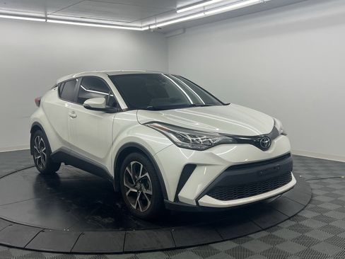 Used 2020 Toyota C-HR XLE image 2