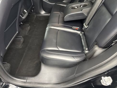 Used 2022 Tesla Model Y Long Range image 34