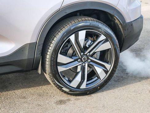 New 2026 Volvo XC40 B4 Plus w/ Climate Package image 9