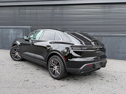 Certified 2025 Porsche Macan 4S Electric AWD/4WD image 3