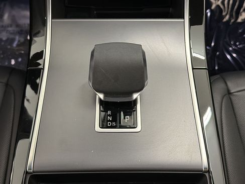 Used 2025 Land Rover Range Rover Evoque Dynamic SE AWD/4WD image 17