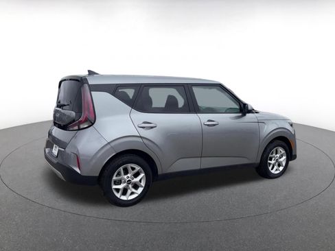 Used 2025 Kia Soul LX w/ LX Technology Package FWD image 15