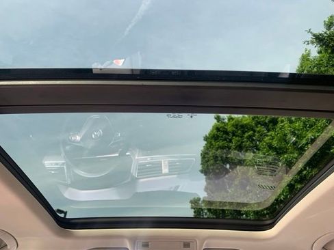 Used 2019 Volkswagen Tiguan SEL w/ 3rd Row Seat Package AWD/4WD image 12