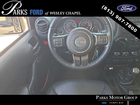 Used 2017 Jeep Wrangler Unlimited Rubicon AWD/4WD image 11