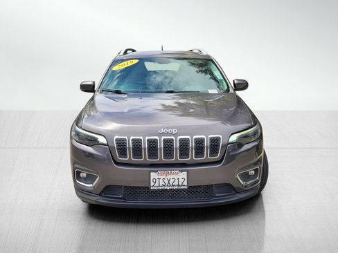 Used 2019 Jeep Cherokee Limited w/ Luxury Group FWD image 2