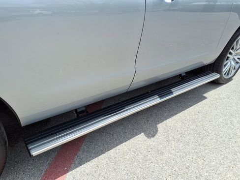 Certified 2024 Ford Expedition Limited image 8