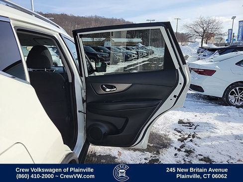 Used 2016 Nissan Rogue SV w/ SV Premium Package image 45