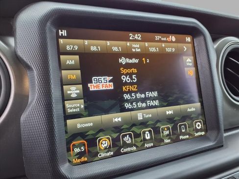 Used 2023 Jeep Gladiator Willys image 5