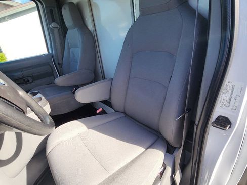 Used 2015 Ford E-350 and Econoline 350 Super Duty image 17
