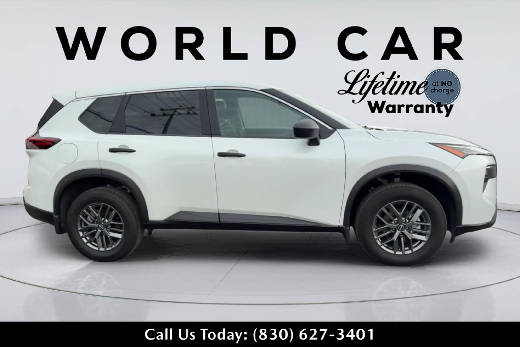 Used 2025 Nissan Rogue S FWD image 2