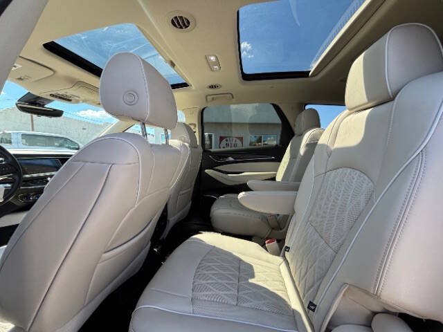 Used 2022 Buick Enclave Avenir w/ Avenir Technology Package AWD/4WD image 17