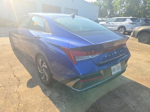Used 2025 Hyundai Elantra SEL FWD image 8