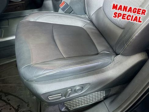 Used 2023 Toyota Sienna XLE Woodland Edition AWD/4WD image 23