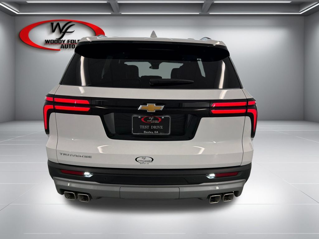 New 2027 Chevrolet Traverse LT FWD image 7