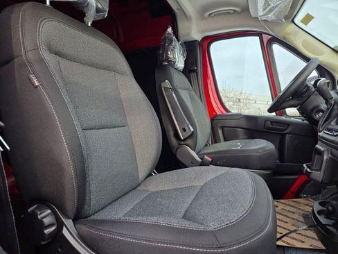 New 2025 RAM ProMaster 2500 w/ Quick Order Package 22G SLT image 5