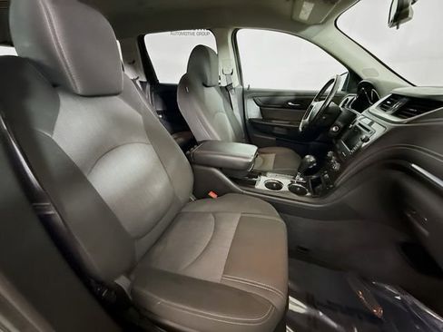 Used 2015 Chevrolet Traverse LT w/ Style and Technology Package FWD image 28
