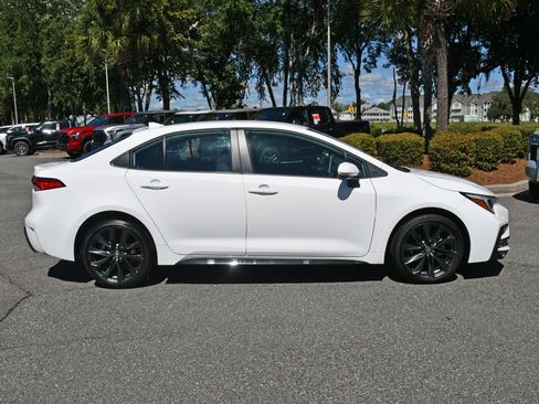 Certified 2026 Toyota Corolla SE w/ SE Package FWD image 5