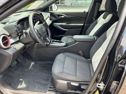 Used 2024 Chevrolet Trax RS FWD image 22