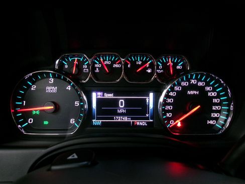 Used 2018 Chevrolet Suburban LT image 8