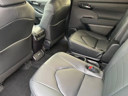 New 2026 Toyota Highlander XLE image 10