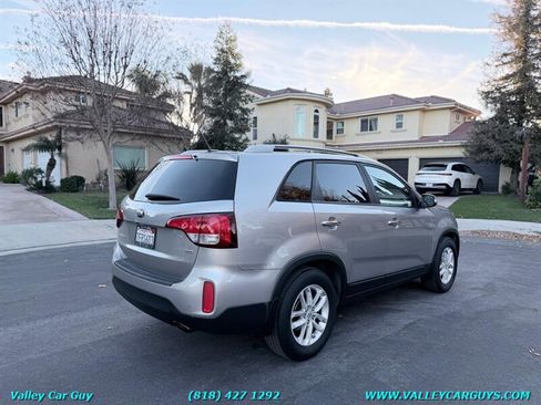 Used 2015 Kia Sorento LX image 4