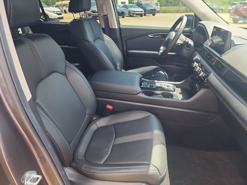 Used 2025 Honda Pilot EX-L image 8