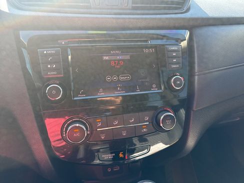 Used 2018 Nissan Rogue S image 10