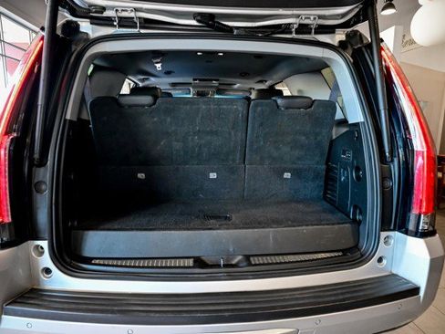 Used 2016 Cadillac Escalade Luxury AWD/4WD image 22