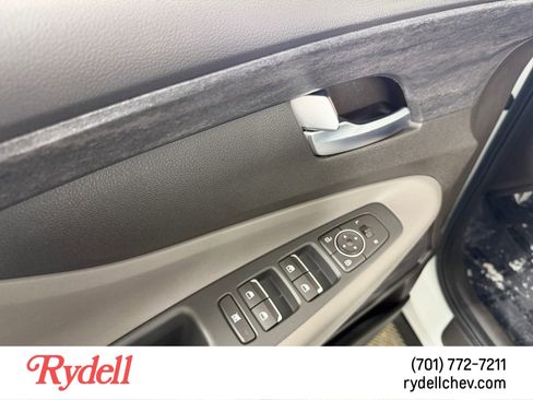 Used 2020 Hyundai Santa Fe SE image 11