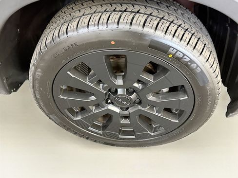 Used 2023 Honda Passport EX-L image 11